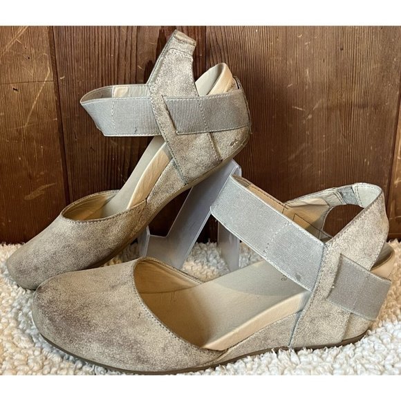 Madeline Stuart Faux Suede Beige Tan Wedge Shoes Women US Size 8 Wide - Picture 2 of 6